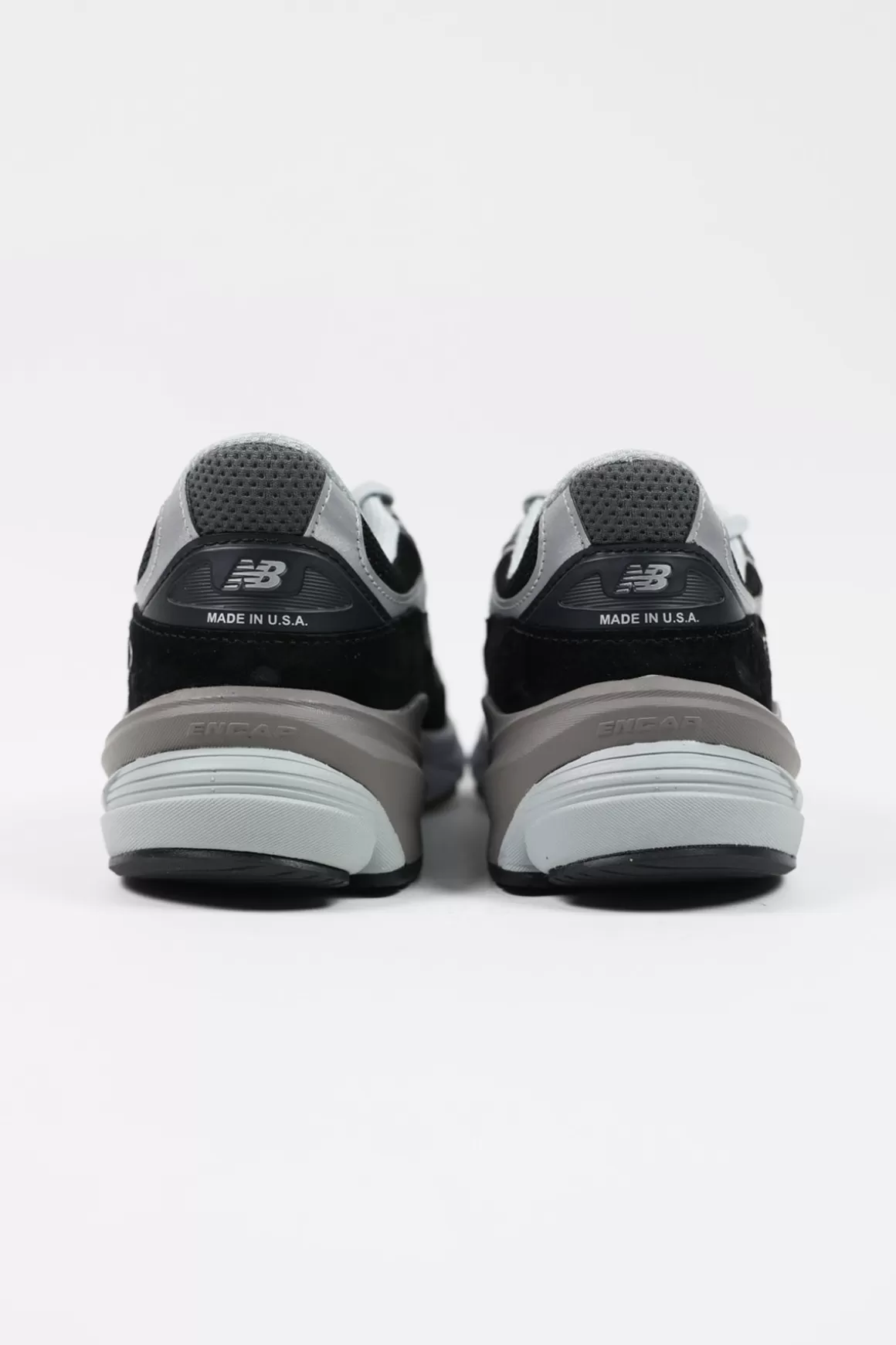 990V6 - Black/White>New Balance Hot